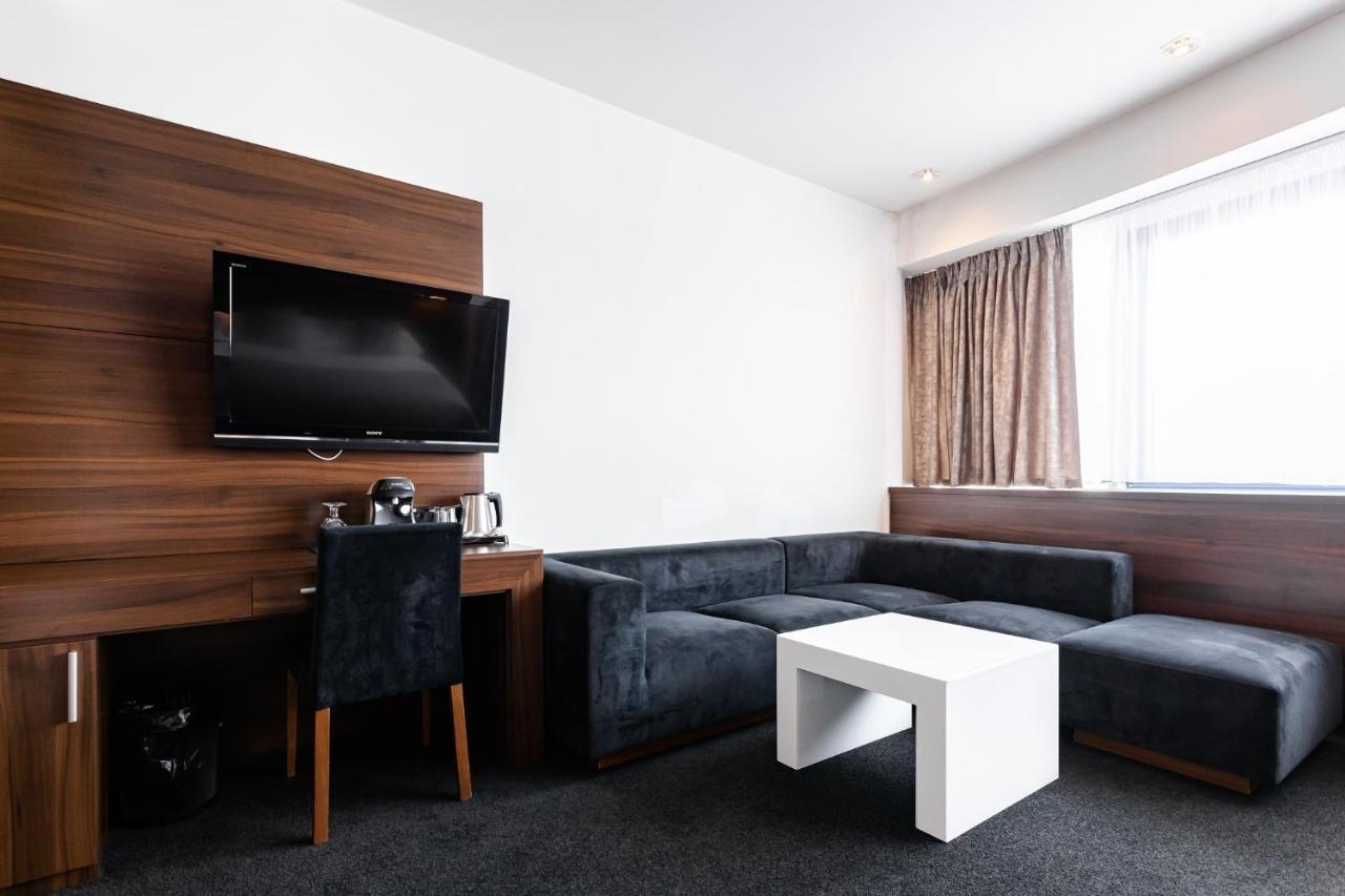 Tempus Club Garni Hotel Bratislava Esterno foto