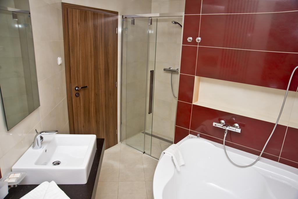 Tempus Club Garni Hotel Bratislava Esterno foto